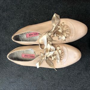 Betsey Johnson Nude Oxfords